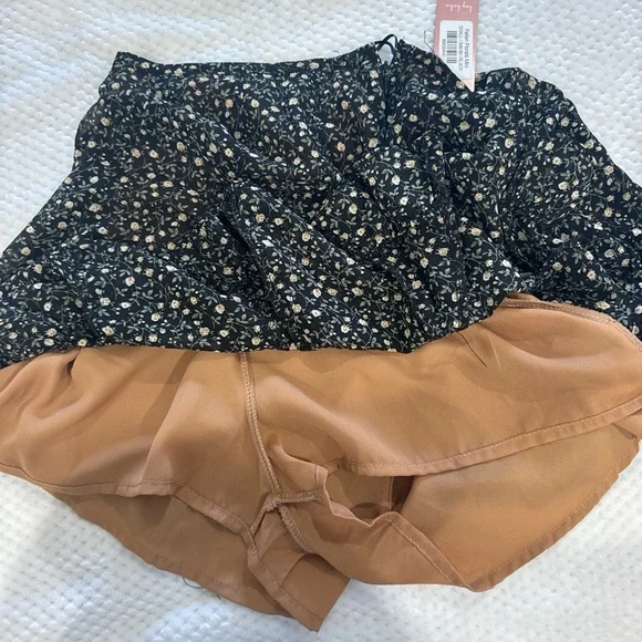 Dress Forum Black Floral Skater Skirt - Picture 2 of 3